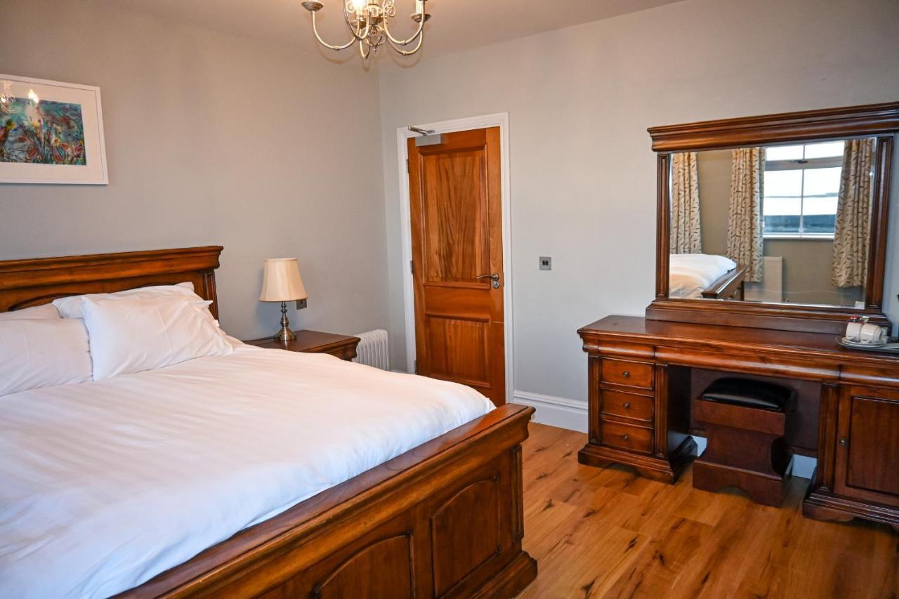 Mcloughlins Of Mulranny Hotel Екстериор снимка