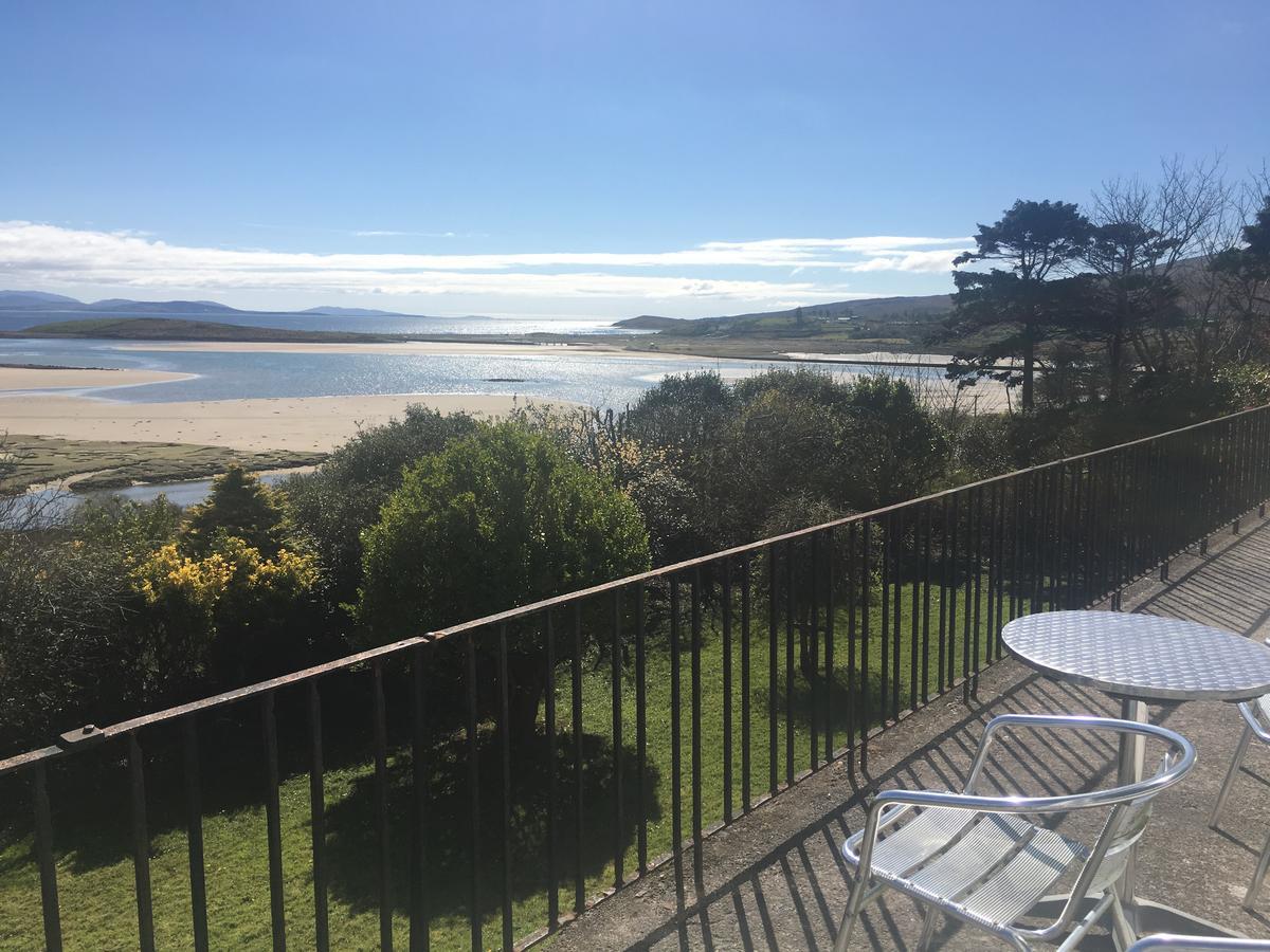 Mcloughlins Of Mulranny Hotel Екстериор снимка