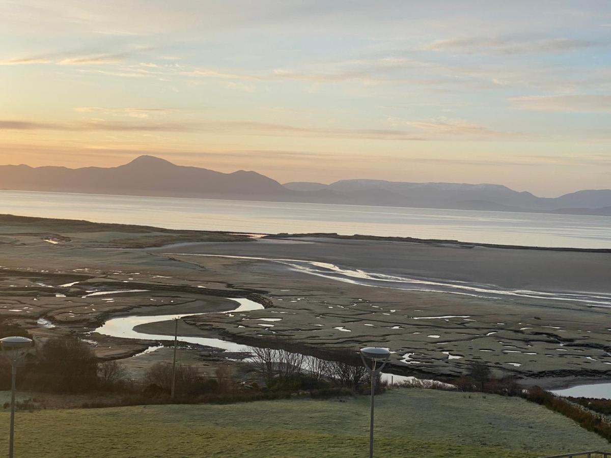 Mcloughlins Of Mulranny Hotel Екстериор снимка